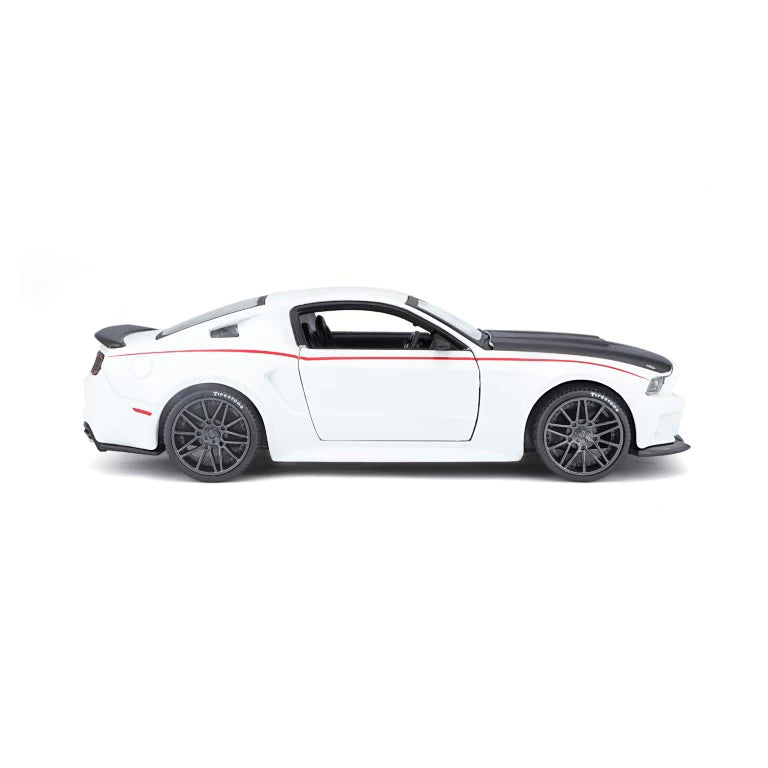 Maisto 1:24 Diecast Ford Mustang Street Racer