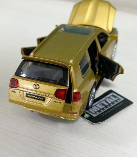 1:32 Diecast Toyota Land Cruiser V8 Model Car