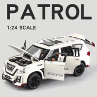 1:24 Diecast Nissan Patrol SUV Model Car With Smoke