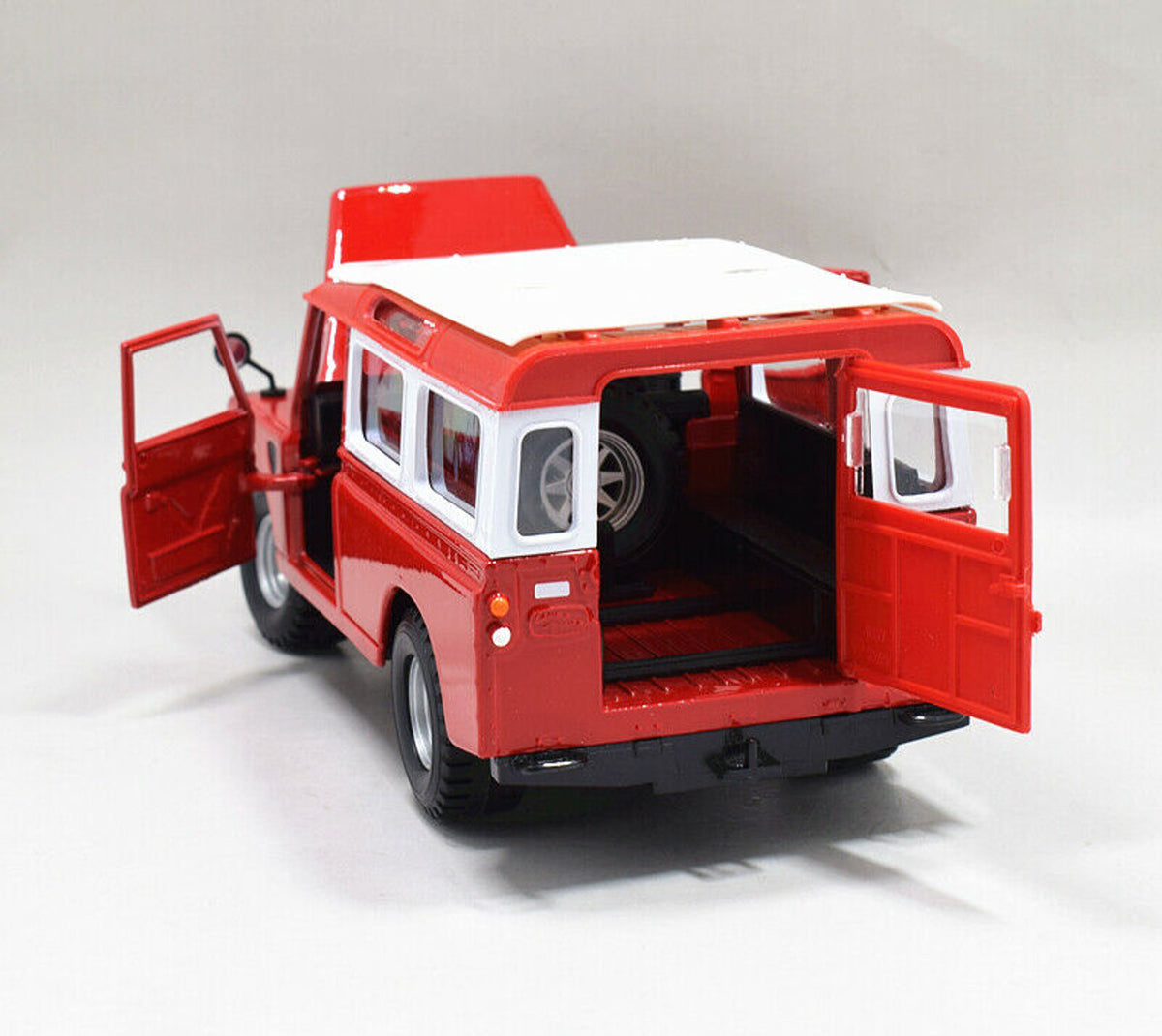 Bburago 1:24 Diecast Land Rover Series II