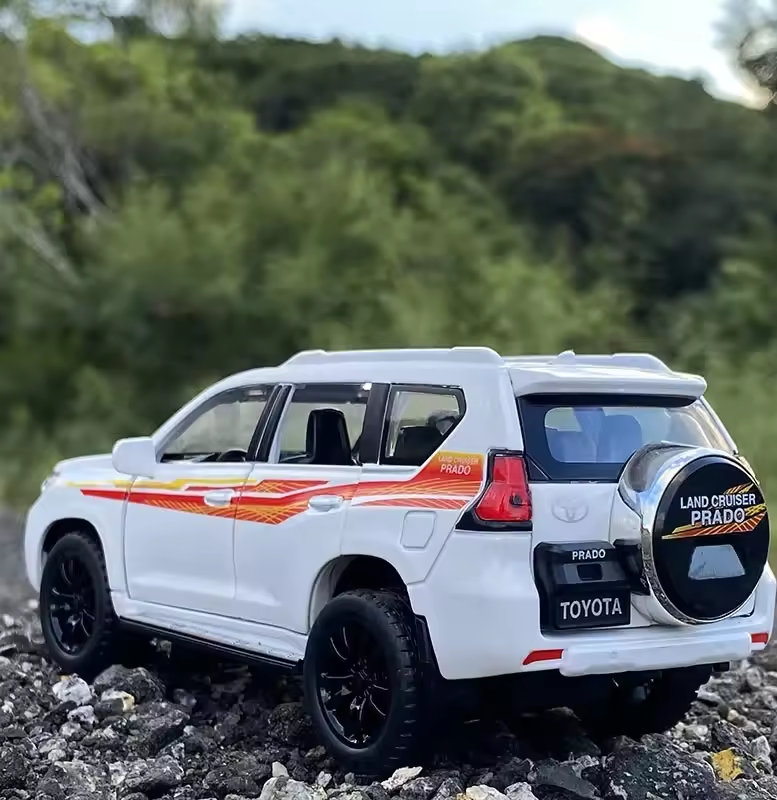 1:32 Diecast Land Cruiser Prado