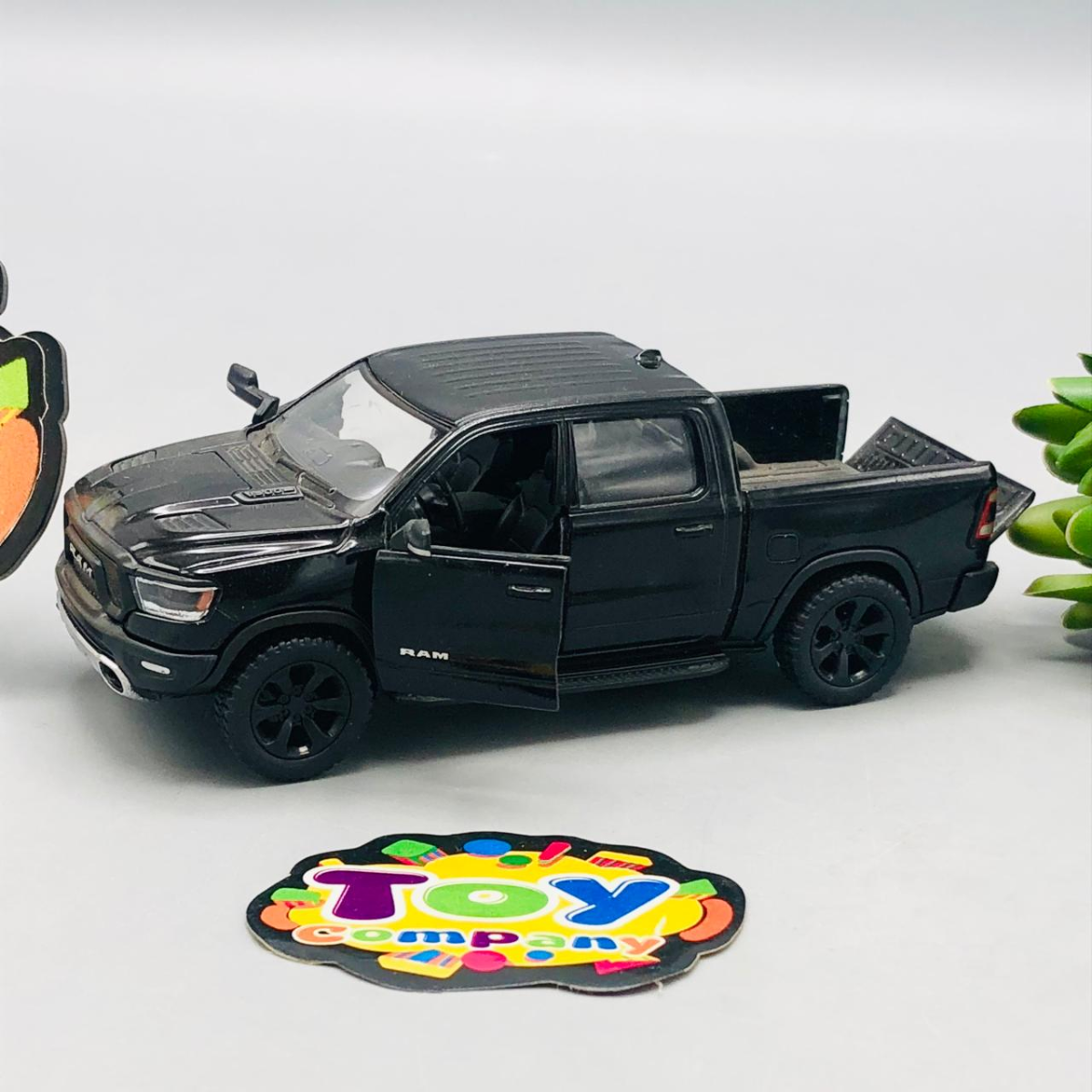 1:36 Kinsmart 2019 Ram 1500 Model Car