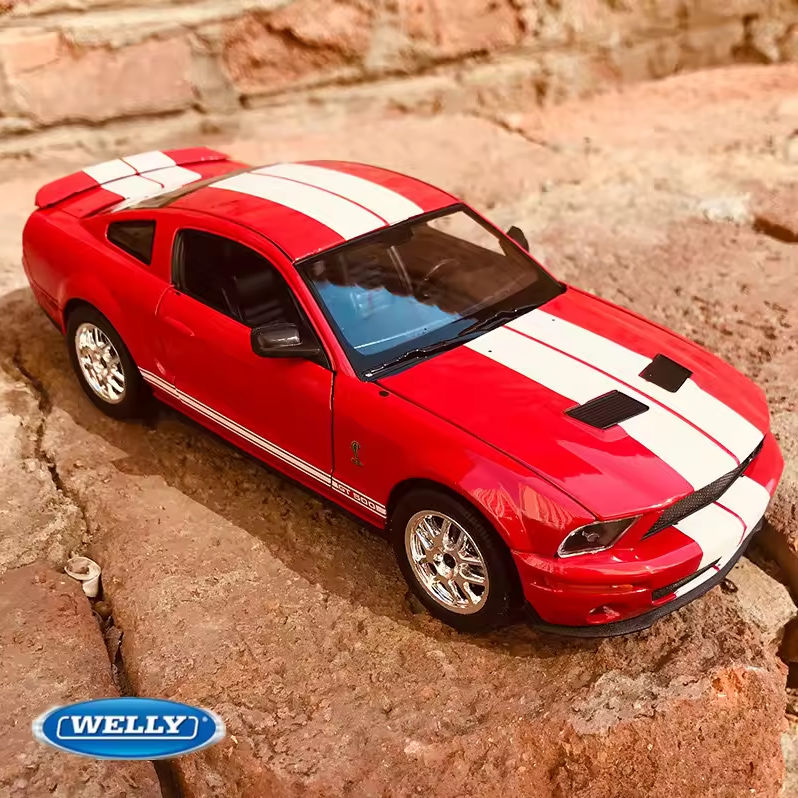 Welly 1:24 Diecast 2007 Shelby Cobra GT500 Model Car