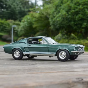Maisto 1:18 1967 Ford Mustang GTA Fastback Model